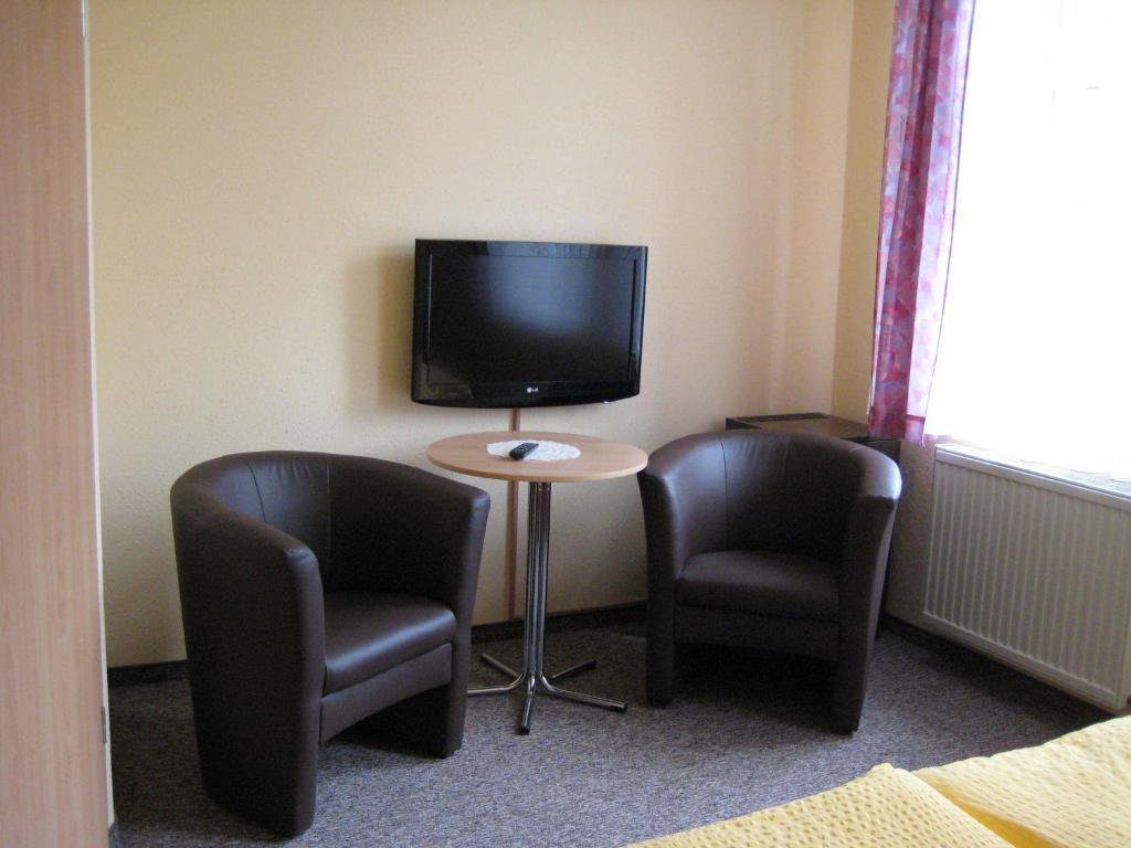 Hotel Gesellschaftshaus Bergen Auf Rugen Phòng bức ảnh