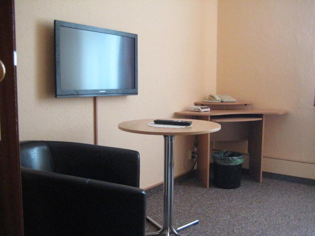 Hotel Gesellschaftshaus Bergen Auf Rugen Phòng bức ảnh
