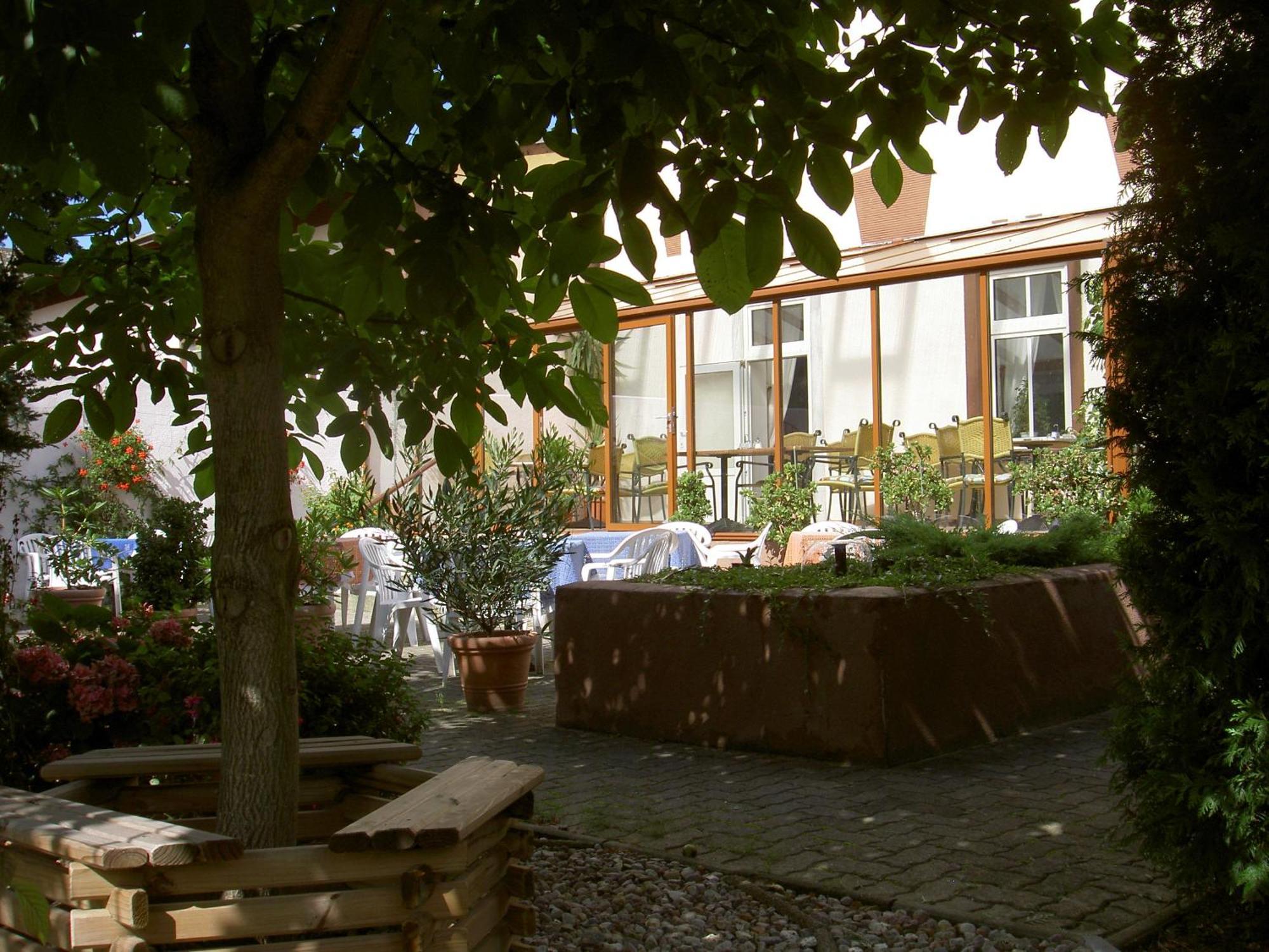 Hotel Gesellschaftshaus Bergen Auf Rugen Ngoại thất bức ảnh