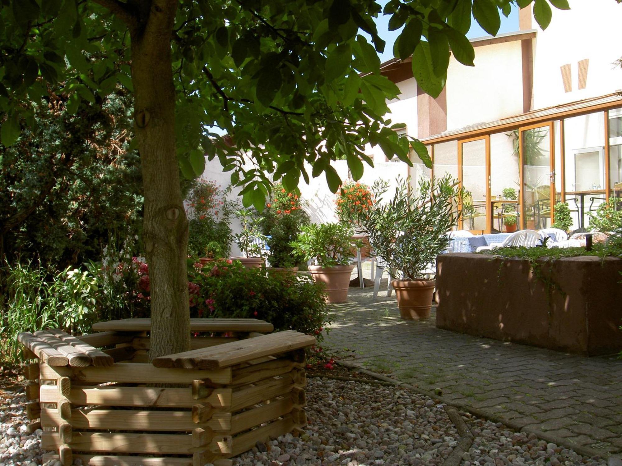 Hotel Gesellschaftshaus Bergen Auf Rugen Ngoại thất bức ảnh